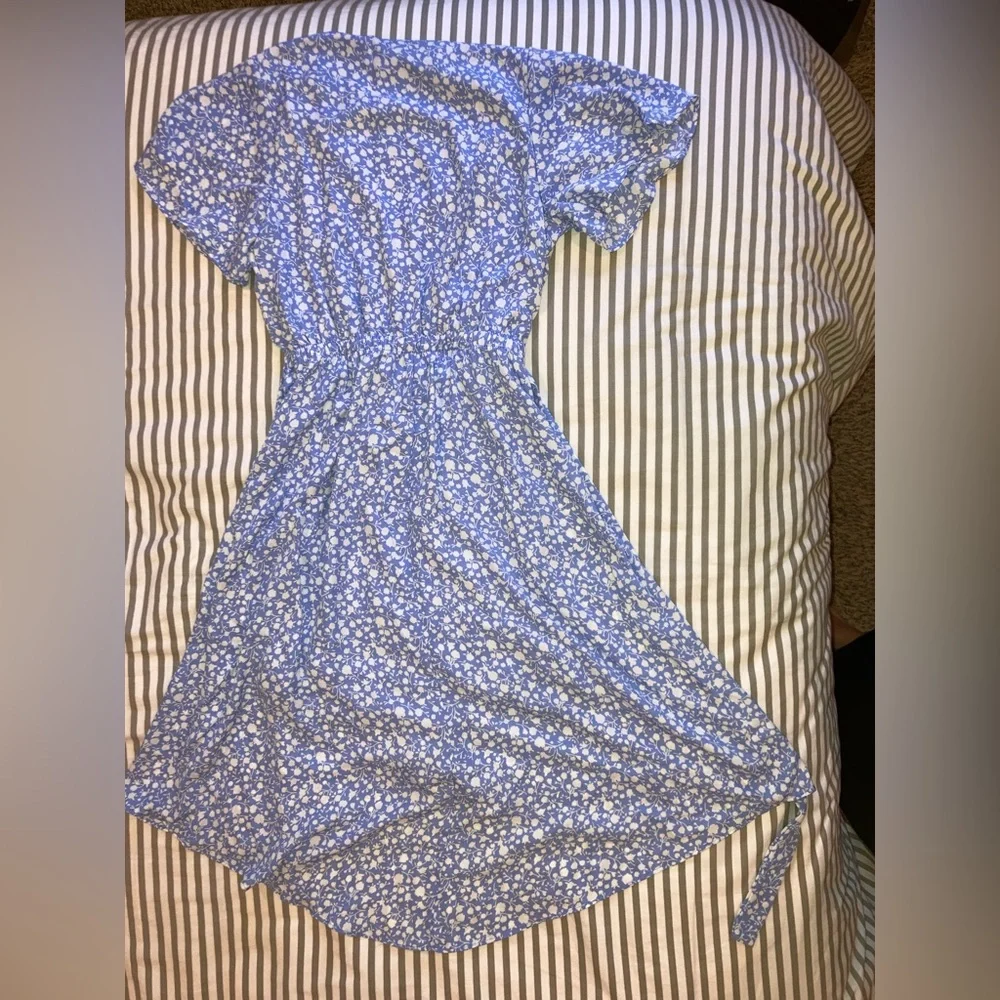 ✨3/15 Sienna sky blue floral faux wrap dress XSmall - Picture 8 of 8